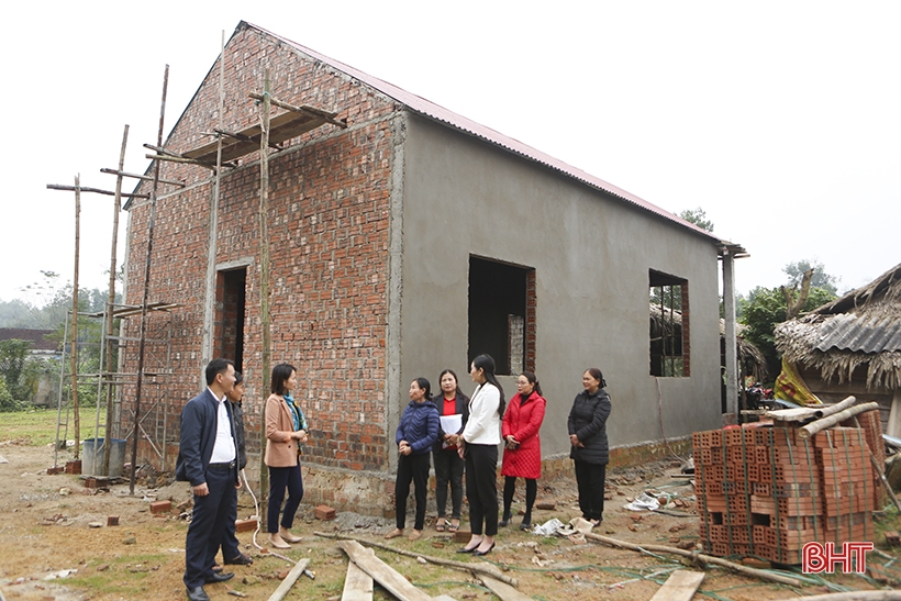 Hội LHPN Hà Tĩnh hỗ trợ xã Hà Linh hơn 290 triệu đồng xây dựng nông thôn mới