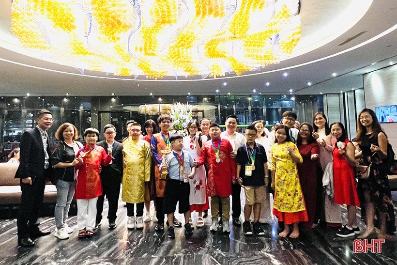 Học sinh iSchool Hà Tĩnh cùng đồng đội giành huy chương bạc Kỳ thi Khoa học quốc tế VANDA toàn cầu 2022