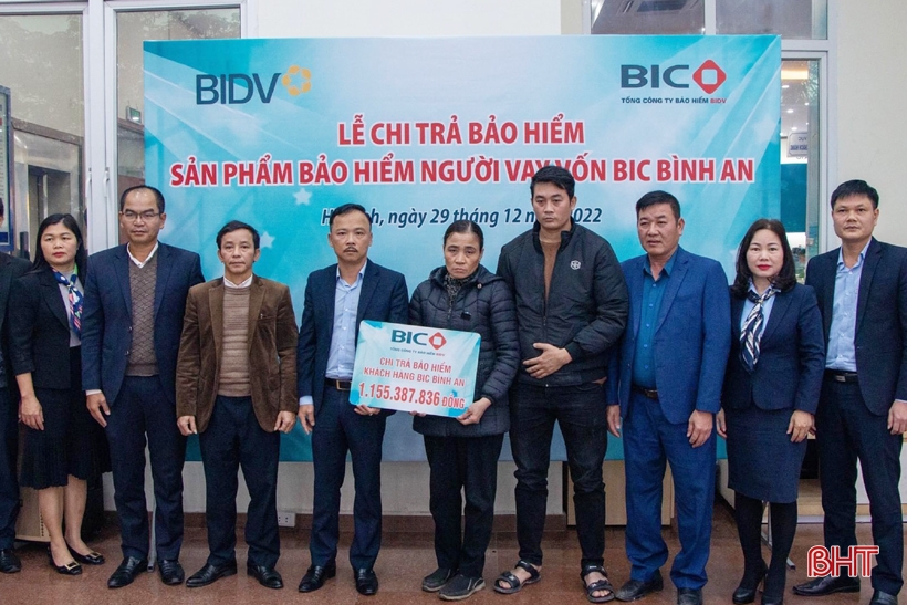 BIDV Hà Tĩnh chi trả gần 1,2 tỷ đồng quyền lợi bảo hiểm cho khách hàng 