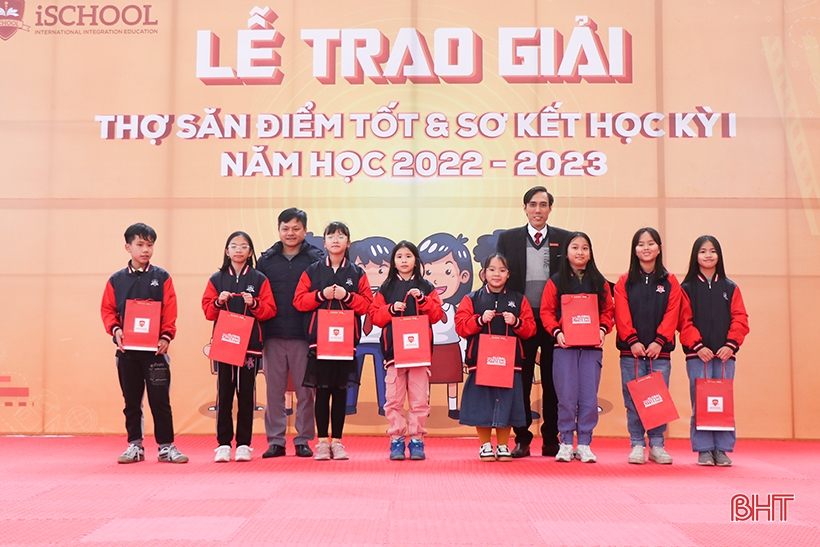 iSchool Hà Tĩnh trao giải “Thợ săn điểm tốt”