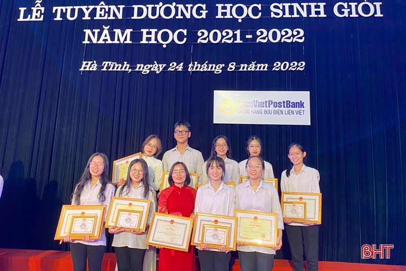 Nữ sinh TP Hà Tĩnh giành danh hiệu Học sinh 3 tốt” của Trung ương Đoàn