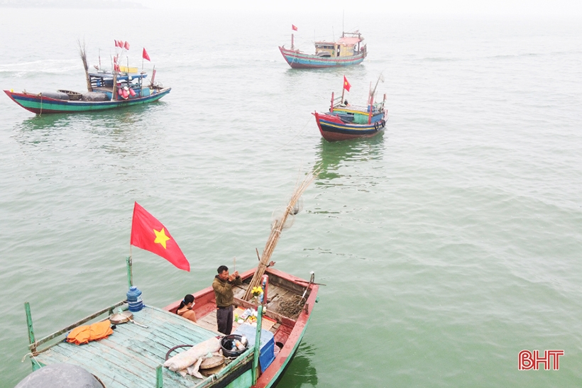 Ngư dân Cẩm Xuyên làm lễ “mở biển”, xuất hành lấy may đầu năm