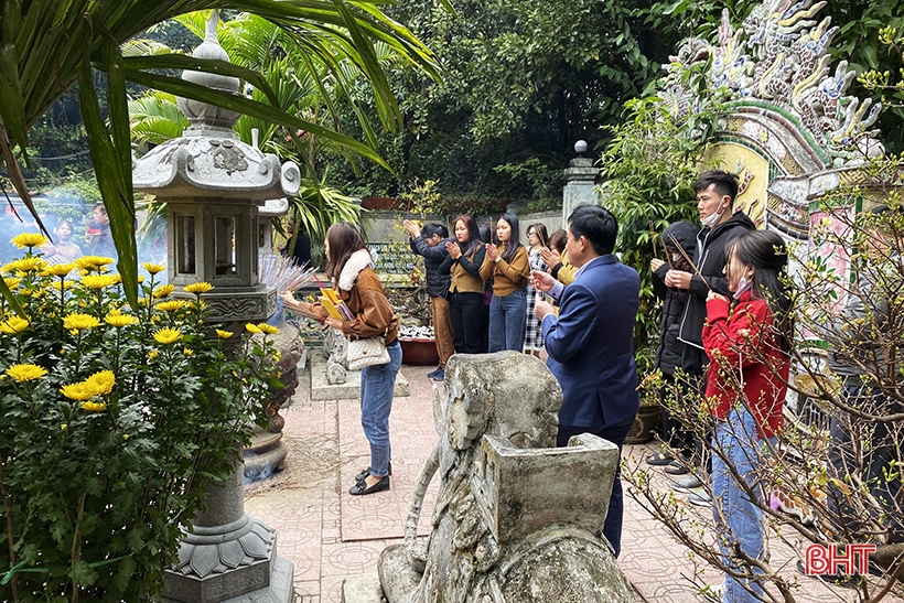 Đền Bà Hải đón gần 60.000 lượt du khách trong những ngày đầu năm mới