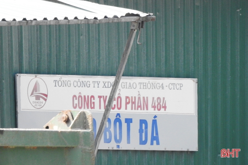 Quá thời hạn trả lại đất, trạm trộn bê tông nhựa ở TX Hồng Lĩnh vẫn ngang nhiên hoạt động