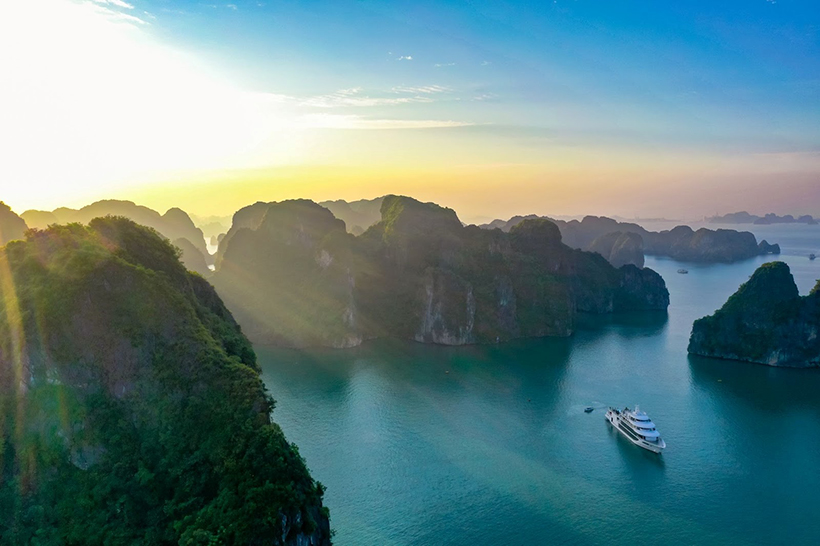 Viet Tour 3 Mien - tàu thăm vịnh Hạ Long uy tín, chất lượng