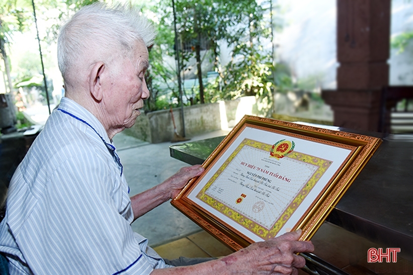 Niềm tự hào của cựu giáo chức 75 năm tuổi Đảng
