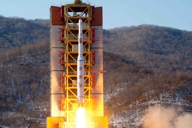 Tên lửa Triều Tiên rơi xuống biển khi phóng vệ tinh