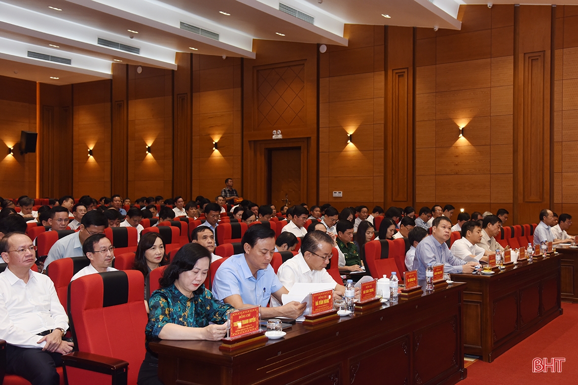 Thẳng thắn đề xuất nhiều giải pháp hoàn thành mục tiêu Nghị quyết Đại hội Đảng bộ tỉnh